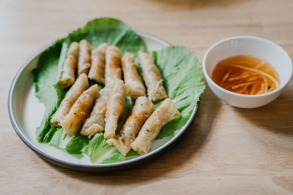 Tô bún nóng vừa bưng ra