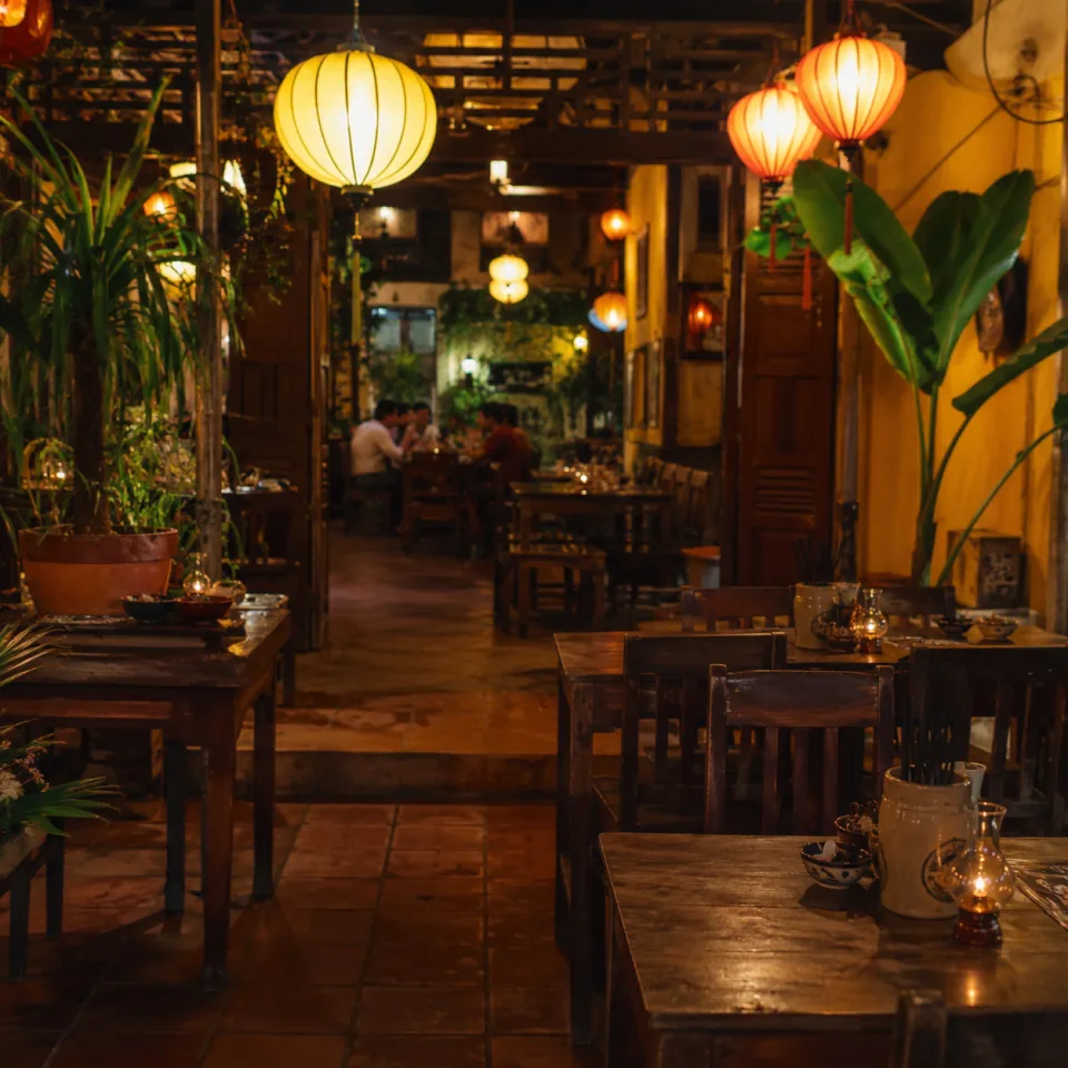 Bếp và nhân viên tại quán